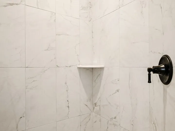 Walk-in shower with marble-look tile